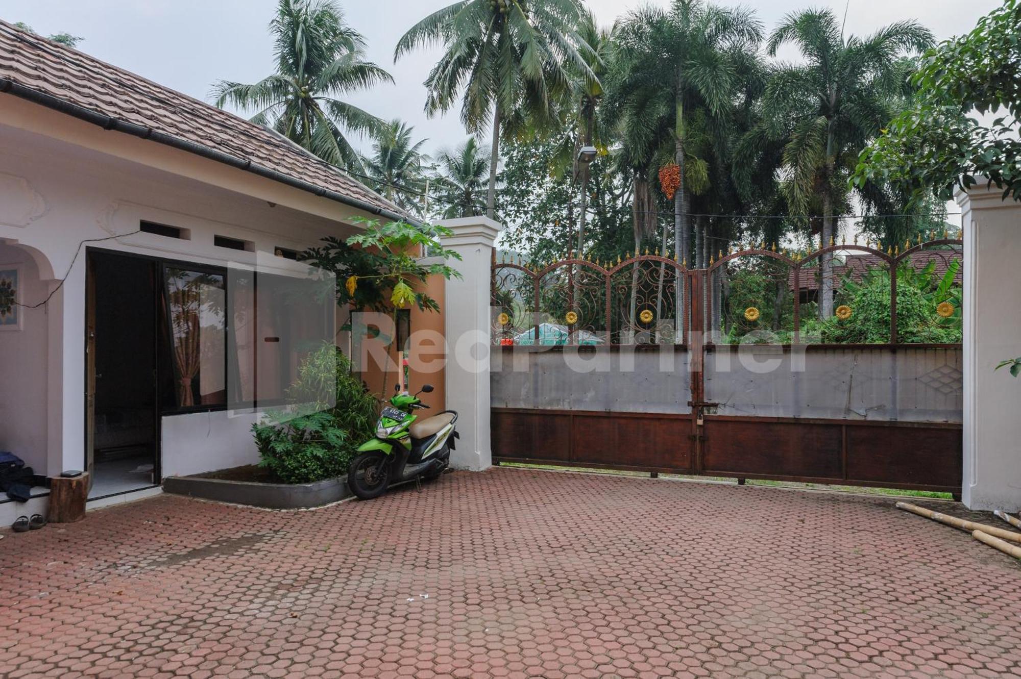 Pondok Cimanggu Syariah Mitra Reddoorz بوكور المظهر الخارجي الصورة